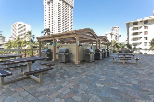 445 Seaside Ave, Honolulu HI  96815-2640 exterior