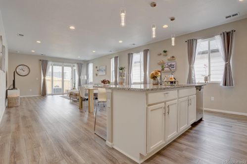 27904 9 Dr, Aurora CO 80018 exterior