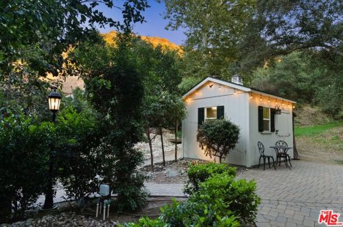 2480 Chevy Chase Dr, Glendale CA  91206-1845 exterior