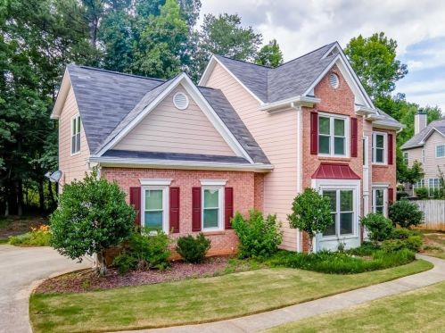 717 Eight Point Ct, Suwanee, GA 30024-2635