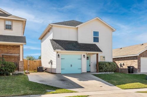 6165 River Pointe Dr, Fort Worth, TX 76114-3167