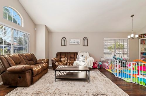 8517 Rosemary Dr, Riverside CA  92508-2921 exterior