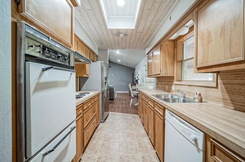 1806 Cedar Dr, Richmond TX 77469-4802 exterior