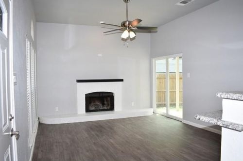 6607 Lake Side Dr, Fort Worth, TX 76135