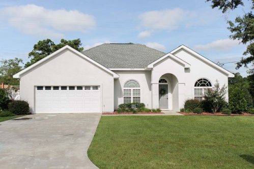 2869 Ben St, Waycross, GA 31503-9196