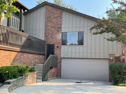 23 Windward Cir, Willowbrook IL  60527-2227 exterior