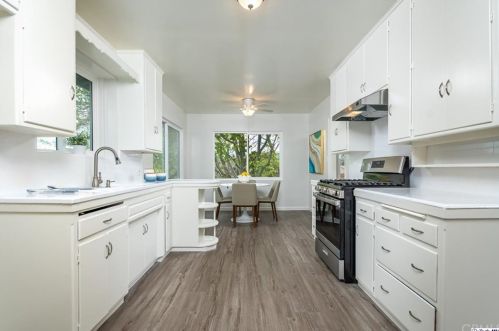 5124 Ln Crescenta Ave, Glendale CA 91214-2117 exterior