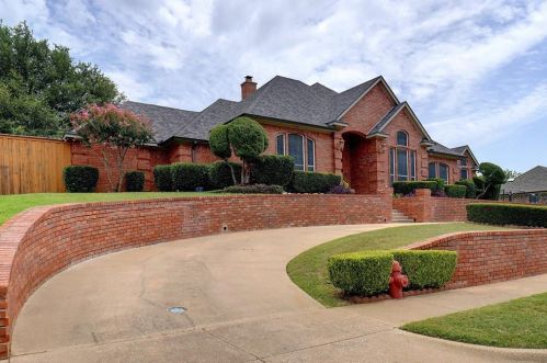 6301 Meadow Lakes Dr, Fort Worth TX  76180-7803 exterior