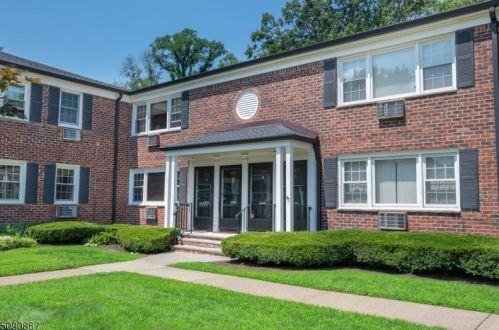 307 Pitney Pl, Morristown, NJ 07960-6195