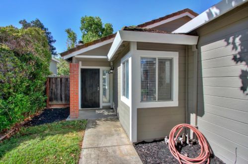 9168 Laguna Center Cir, Elk Grove, CA 95758-7309