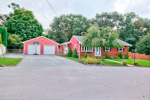 155 Windsor Park Dr, Coventry, RI 02816-5355