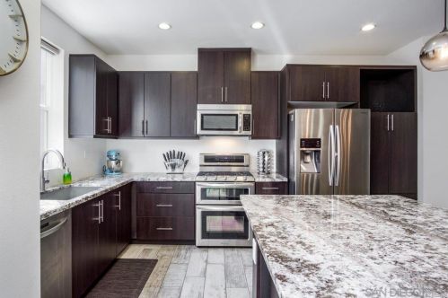 7910 Modern Oasis Dr, San Diego, CA 92108-2622
