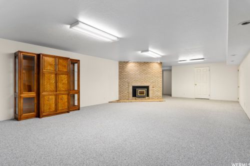 2515 Willow Hl Dr, Sandy UT 84093-1894 exterior