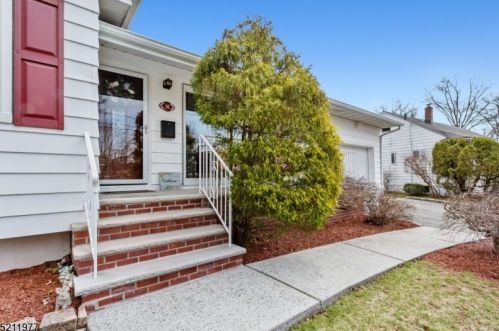16 Beech Rd, Town Center, NJ 07052-1204