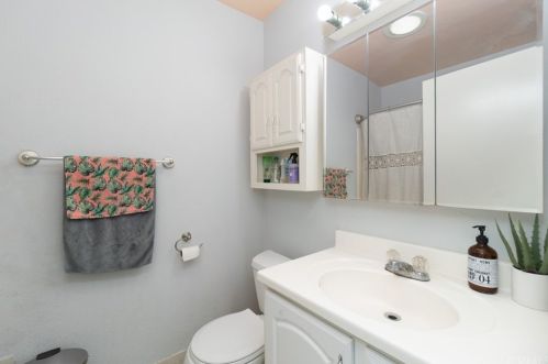 3048 Amsterdam Dr, Riverside CA  92504-4212 exterior