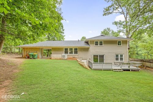 6896 Lockridge Dr, Atlanta GA  30360-1515 exterior