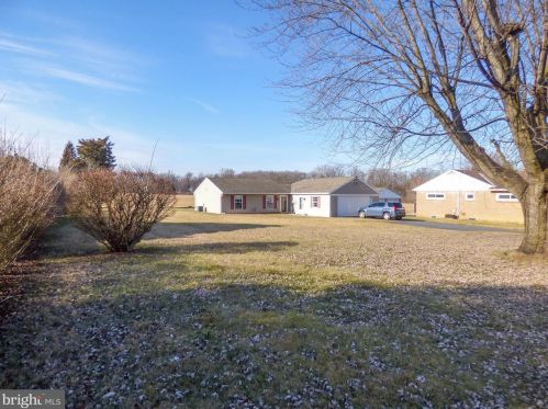 482 Locust Grove Rd, York, PA 17402-3220