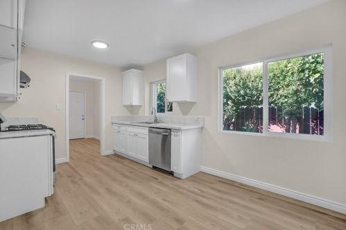 9825 Alexander Ave, South Gate, CA 90280-5017