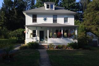 8 Pratt St, Chester, CT 06412-1307