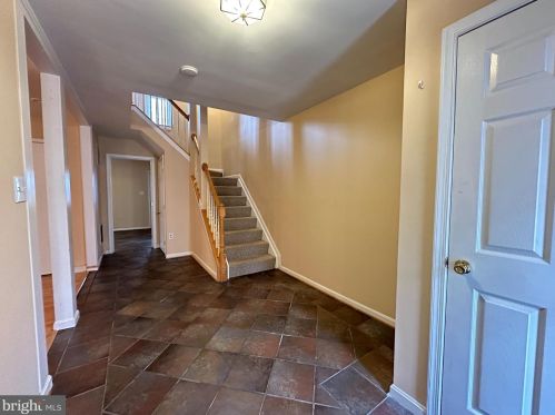 2434 Clover Field Cir, Herndon VA  20171-4325 exterior