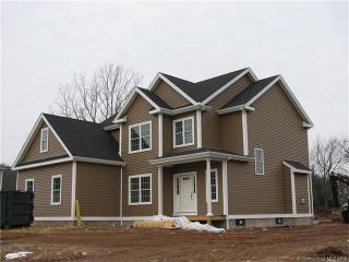 8 Giovanni Dr, Waterbury, CT 06712-1894