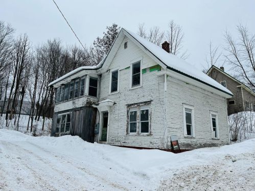 20 Main St, Elliottsville Township, ME 04443-6327