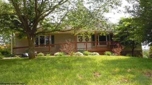 1103 Sunsee Ln, Rivesville, WV 26588-8000