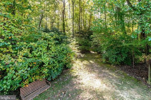 5901 Oakland Park Dr, Springfield VA  22015-2442 exterior