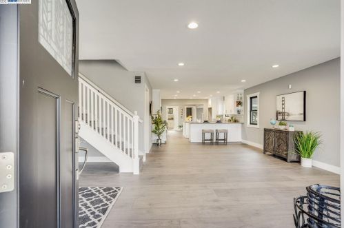 3701 Monterey Blvd, San Leandro, CA 94578-4115