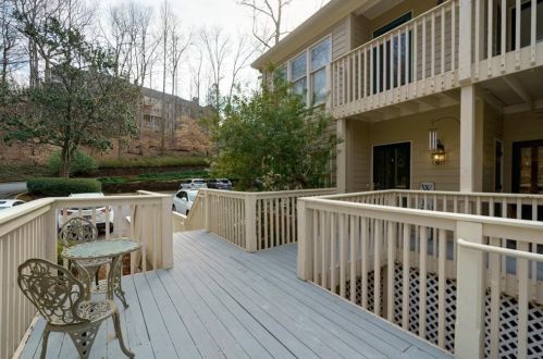 101 Bainbridge Dr, Atlanta GA  30327-4269 exterior