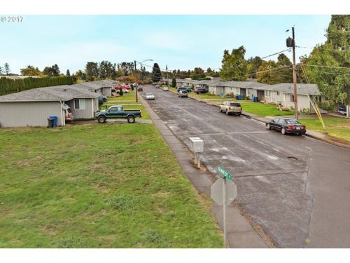 1268 Kennedy St, Woodburn, OR 97071-3611