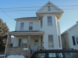 17 Charles Ave, Hanover, PA 17331-3334