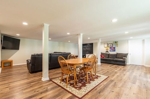 2664 Margaret Mitchell Dr, Atlanta GA  30327-1844 exterior