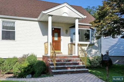 126 Hazley Ave, Rochelle Park, NJ 07662-3416