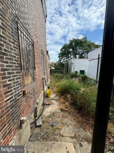 129 63rd St, Philadelphia PA 19142-2303 exterior