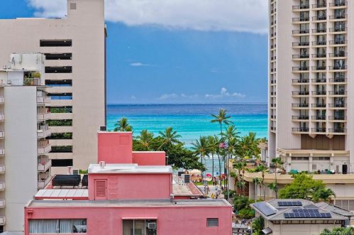 2440 Kuhio Ave, Honolulu HI  96815-3347 exterior