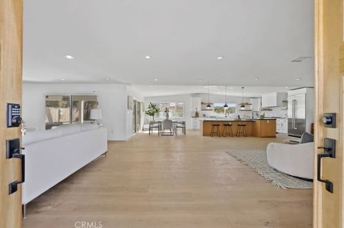 11872 Gladstone Dr, Santa Ana CA  92705-2938 exterior