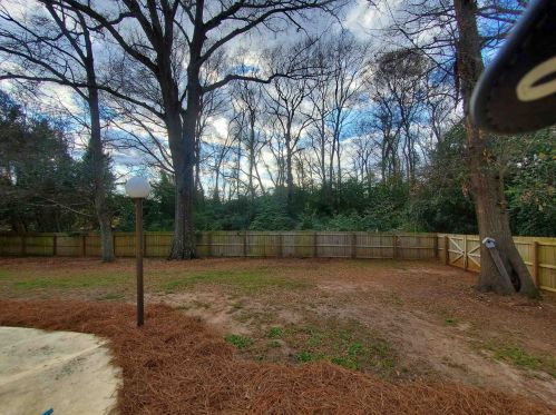 109 Chantilly Dr, Warner Robins GA  31088-6329 exterior