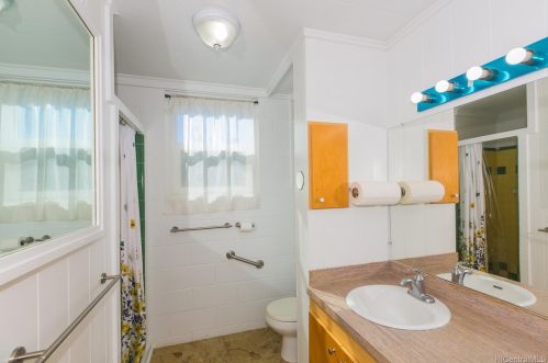 3050 Manoa Rd, Honolulu HI  96822-3301 exterior