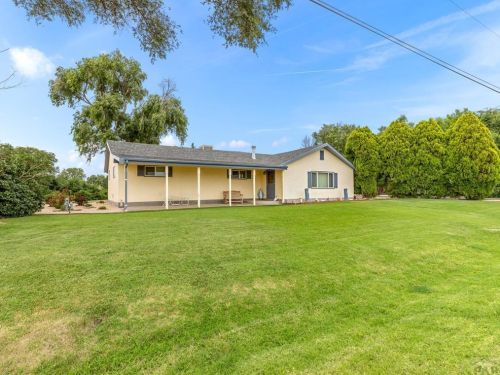 2226 Hillside Rd, Pueblo, CO 81006-1831
