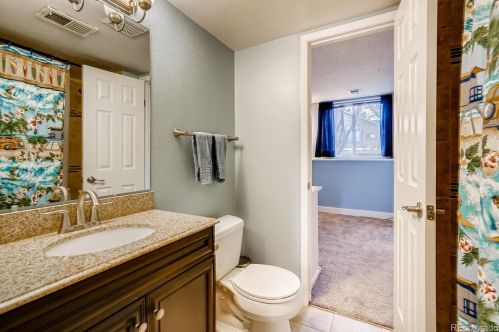 10233 Peakview Ave, Englewood CO 80111-6107 exterior