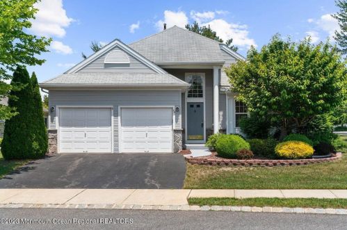 28 Medici Dr, Lakehurst, NJ 08759-6087