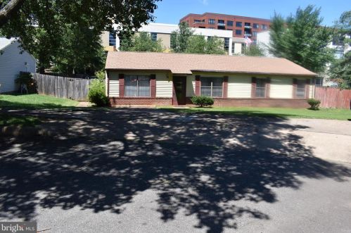225 Dice St, Charlottesville, VA 22902-5610