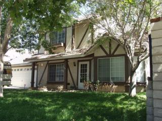 5139 Katrina Pl, Palmdale, CA 93552-4585