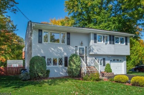 33 Glendale Rd, Roxbury Township, NJ 07836-9407
