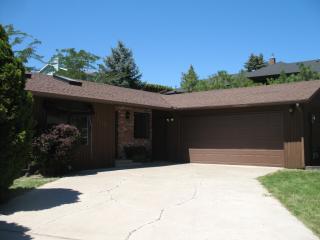 6809 Dundee Ct, Yakima, WA 98908-1800