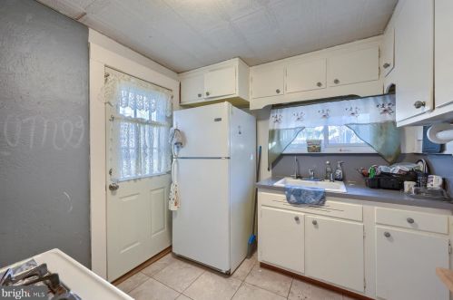 654 New Holland Ave, Lancaster PA  17602-2135 exterior
