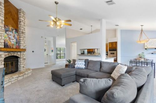 3904 Beaconsdale Dr, Austin TX  78727-2956 exterior