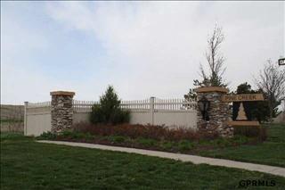 8018 164th St, Bennington, NE 68007-5570