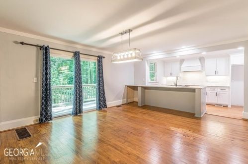 3314 Harris Dr, Atlanta GA  30337-1005 exterior